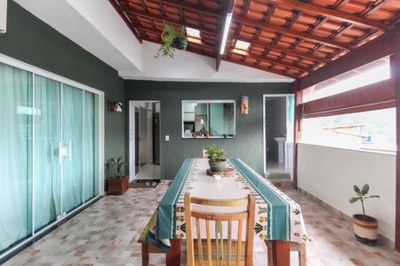 Casa à venda com 250m², 3 quartos e 2 vagasÁrea Externa