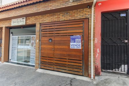 Casa à venda com 250m², 3 quartos e 2 vagasFachada