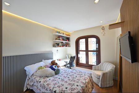 Apartamento à venda com 220m², 4 quartos e 3 vagasSuíte 2