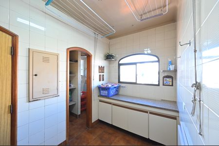 Apartamento à venda com 220m², 4 quartos e 3 vagasLavanderia