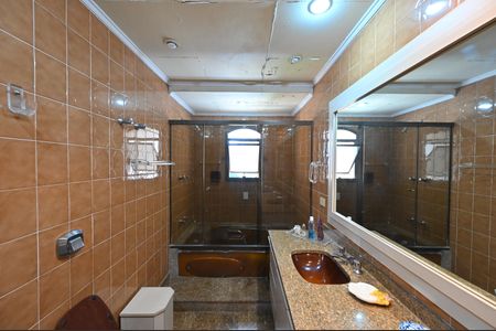 Apartamento à venda com 220m², 4 quartos e 3 vagasBanheiro da Suíte 1