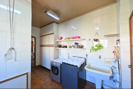 Apartamento à venda com 220m², 4 quartos e 3 vagasLavanderia