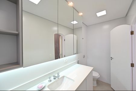 Apartamento à venda com 220m², 4 quartos e 3 vagasBanheiro da Suíte 2