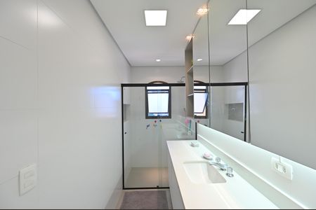 Apartamento à venda com 220m², 4 quartos e 3 vagasBanheiro da Suíte 2