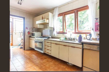 Casa à venda com 6 quartos, 400m² em Jaguaré, São Paulo