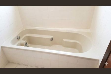 Casa à venda com 6 quartos, 400m² em Jaguaré, São Paulo