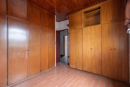 Casa à venda com 4 quartos, 210m² em Parque Guarapiranga, São Paulo
