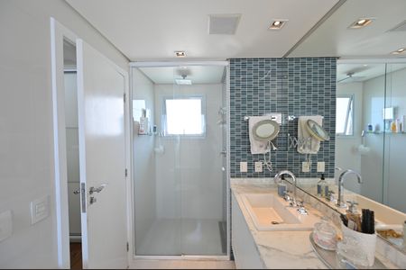 Apartamento à venda com 205m², 3 quartos e 4 vagasBanheiro da Suíte 1