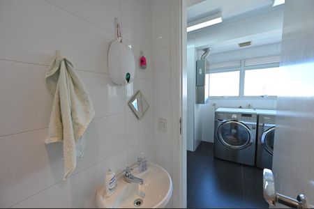 Apartamento à venda com 205m², 3 quartos e 4 vagasBanheiro de Serviço