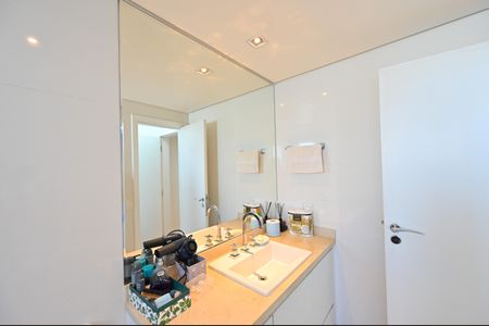 Apartamento à venda com 205m², 3 quartos e 4 vagasBanheiro da Suíte 2