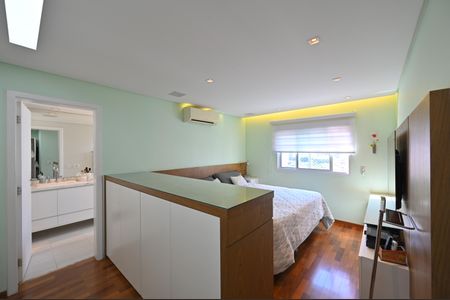 Apartamento à venda com 205m², 3 quartos e 4 vagasSuíte 1