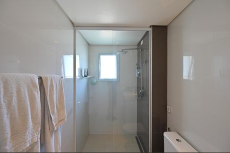 Apartamento à venda com 205m², 3 quartos e 4 vagasBanheiro da Suíte 2