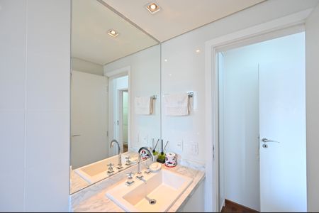 Apartamento à venda com 205m², 3 quartos e 4 vagasBanheiro da Suíte 3