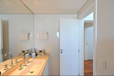 Apartamento à venda com 205m², 3 quartos e 4 vagasBanheiro da Suíte 2