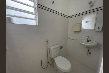 Casa para alugar com 227m², 4 quartos e 2 vagasBanheiro 2