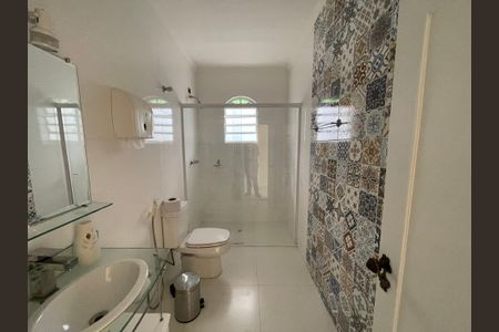 Casa para alugar com 227m², 4 quartos e 2 vagasBanheiro 1