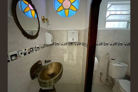 Casa para alugar com 227m², 4 quartos e 2 vagasBanheiro 6