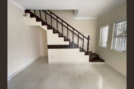 Casa para alugar com 227m², 4 quartos e 2 vagasSala