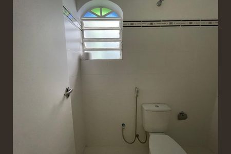 Casa para alugar com 227m², 4 quartos e 2 vagasBanheiro 2