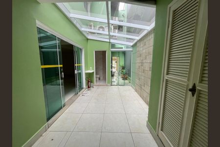 Casa para alugar com 227m², 4 quartos e 2 vagasQuintal