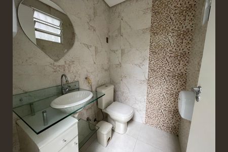 Casa para alugar com 227m², 4 quartos e 2 vagasBanheiro 5