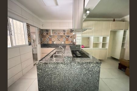 Casa para alugar com 227m², 4 quartos e 2 vagasCozinha