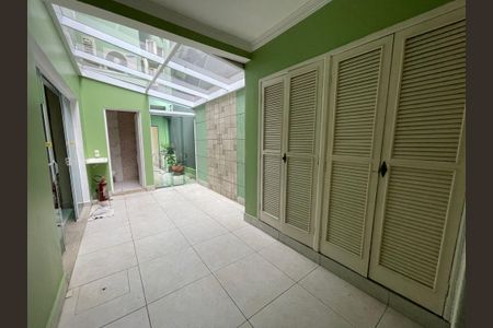 Casa para alugar com 227m², 4 quartos e 2 vagasQuintal
