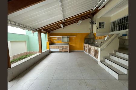 Casa para alugar com 227m², 4 quartos e 2 vagasQuintal / Churrasqueira