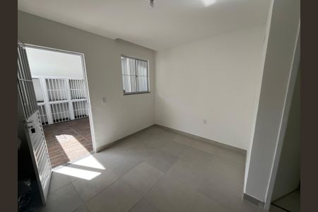 Sala de kitnet/studio para alugar com 1 quarto, 24m² em Cacuia, Rio de Janeiro