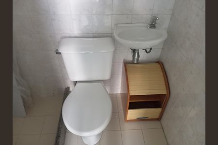Banheiro de serviço de apartamento para alugar com 4 quartos, 200m² em Barra da Tijuca, Rio de Janeiro