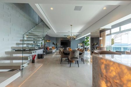 Apartamento à venda com 225m², 2 quartos e 4 vagas