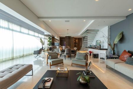 Apartamento à venda com 225m², 2 quartos e 4 vagas