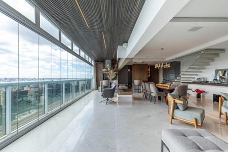 Apartamento à venda com 225m², 2 quartos e 4 vagas