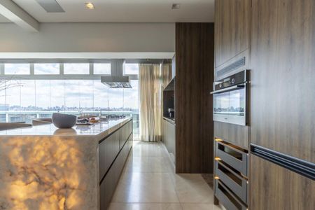 Apartamento à venda com 225m², 2 quartos e 4 vagas