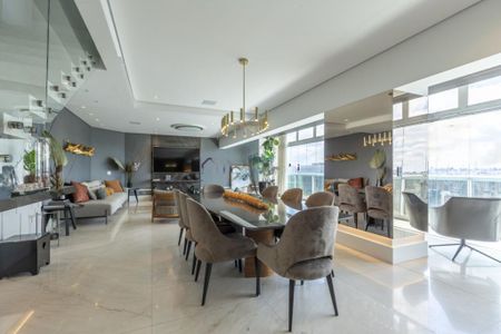 Apartamento à venda com 225m², 2 quartos e 4 vagas