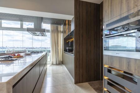 Apartamento à venda com 225m², 2 quartos e 4 vagas