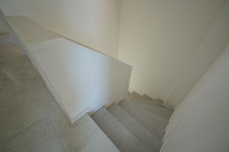 Casa de condomínio à venda com 120m², 3 quartos e 2 vagasEscada