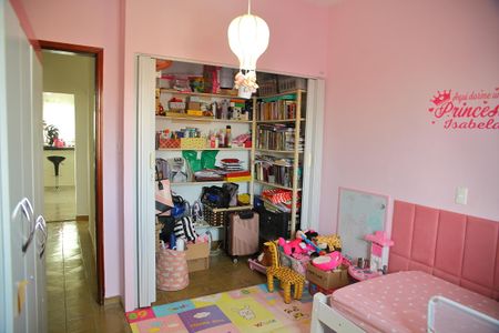 Casa à venda com 154m², 3 quartos e 5 vagasQuarto  2 (1º pavimento) 