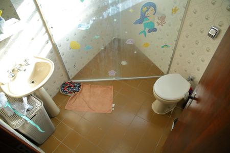 Casa à venda com 154m², 3 quartos e 5 vagasBanheiro (1º pavimento) 