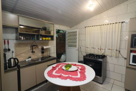Casa para alugar com 330m², 3 quartos e 1 vaga Casa para alugar com 330m², 3 quartos e 1 vagaCozinha e Área de Serviço