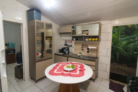 Casa para alugar com 330m², 3 quartos e 1 vaga Casa para alugar com 330m², 3 quartos e 1 vagaCozinha e Área de Serviço