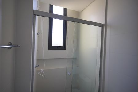 Banheiro de apartamento para alugar com 1 quarto, 35m² em Pantanal, Florianópolis