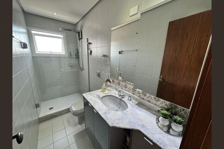 Apartamento à venda com 111m², 2 quartos e 2 vagasBanheiro 