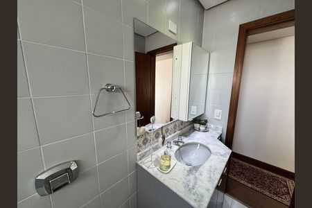 Apartamento à venda com 111m², 2 quartos e 2 vagasBanheiro 