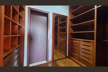 Apartamento para alugar com 4 quartos, 250m² em Alto de Pinheiros, São Paulo