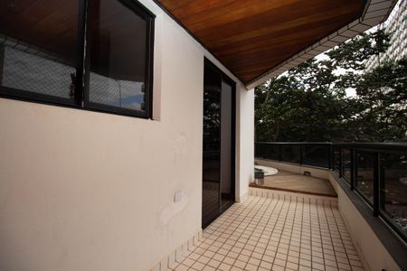 Apartamento para alugar com 160m², 2 quartos e sem vagaSacada