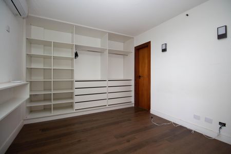 Apartamento para alugar com 160m², 2 quartos e sem vagaSuíte