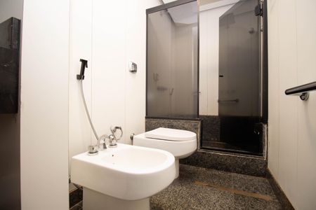 Apartamento para alugar com 160m², 2 quartos e sem vagaBanheiro da Suíte 