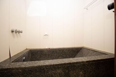 Apartamento para alugar com 160m², 2 quartos e sem vagaBanheiro