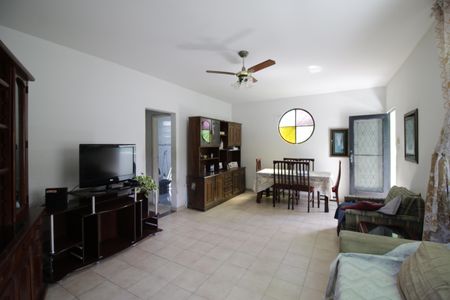 Casa à venda com 142m², 4 quartos e 1 vagaSala